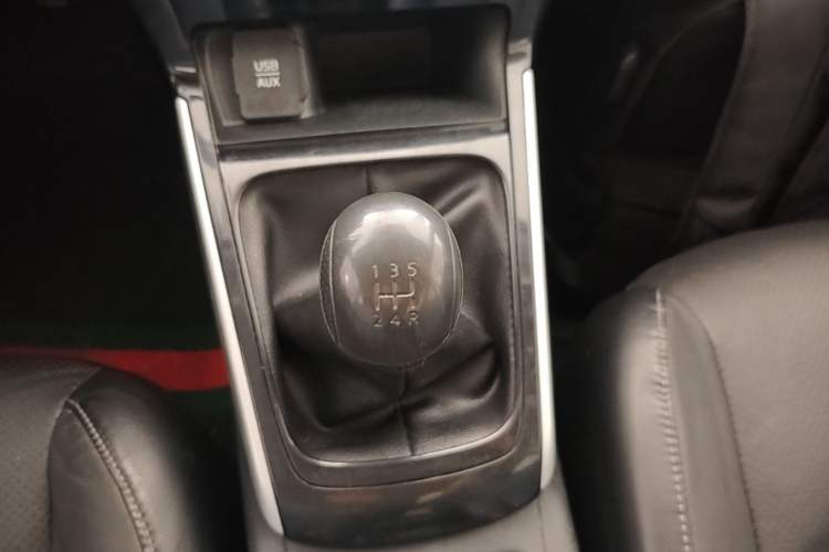 Used Nissan Sylphy 2016 1.6 XL Manual Luxury Edition Gear Lever