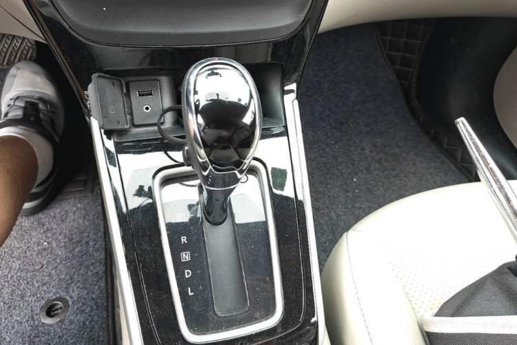 Used Nissan Sylphy 2016 1.6 XL CVT Deluxe Edition Gear Lever