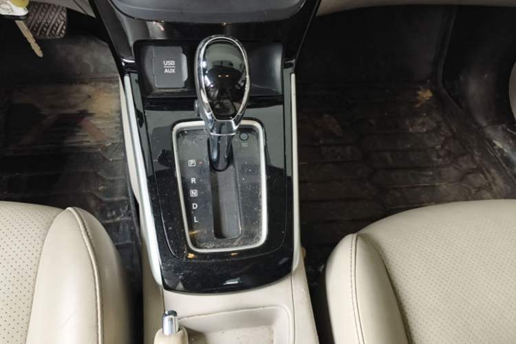 Used Nissan Sylphy 2016 1.6 XL CVT Luxury Edition Gear Lever