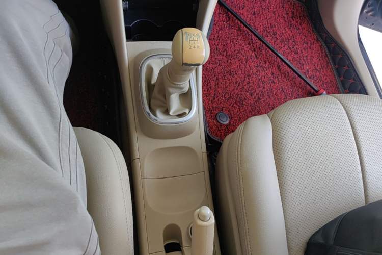 Used Nissan Sylphy 2016 Classic 1.6XE Manual Leading Edition Gear Lever