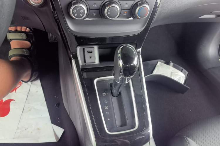 Used Nissan Sylphy 2016 1.6 XL CVT Deluxe Edition Gear Lever