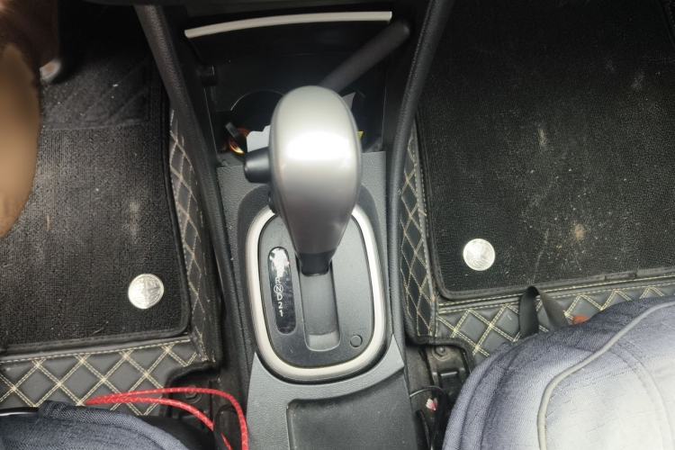 Used Nissan Sylphy 2016 Classic 1.6XE Automatic Leading Edition Gear Lever