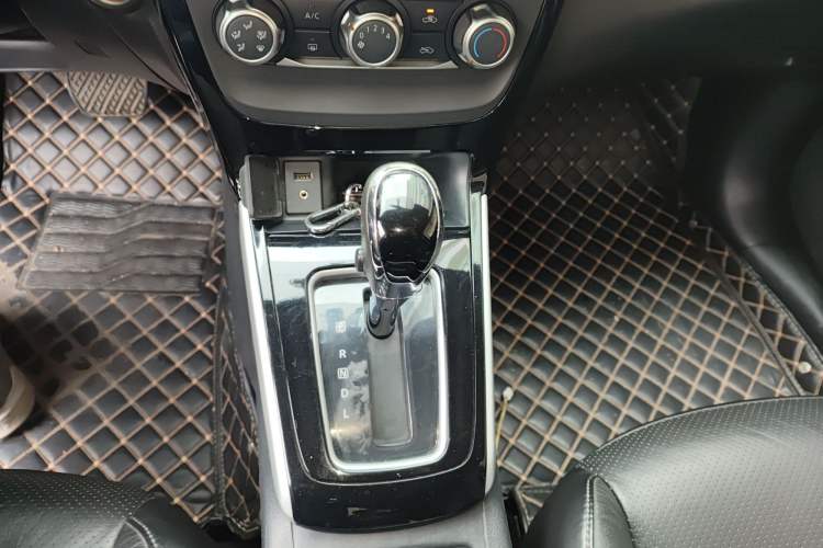 Used Nissan Sylphy 2016 1.6 XL CVT Deluxe Edition Gear Lever
