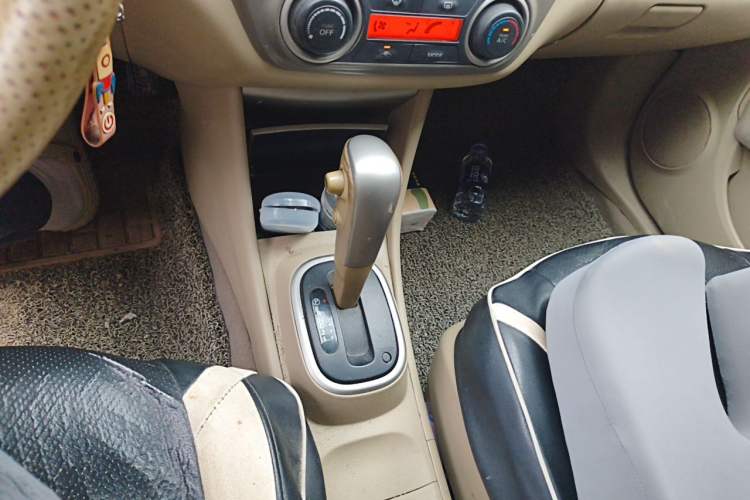 Used Nissan Sylphy 2016 Classic 1.6XE Automatic Comfort Edition Gear Lever