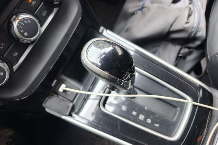 Used Nissan Sylphy 2016 1.6 XL CVT Deluxe Edition Gear Lever