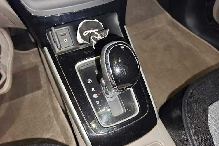 Used Nissan Sylphy 2016 1.6 XL CVT Luxury Edition Gear Lever