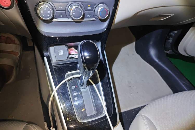 Used Nissan Sylphy 2016 1.6 XL CVT Deluxe Edition Gear Lever