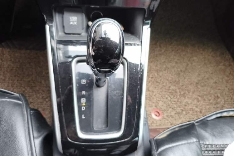 Used Nissan Sylphy 2016 1.6 XL CVT Luxury Edition Gear Lever
