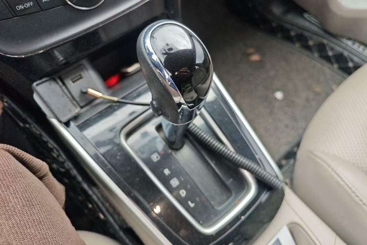 Used Nissan Sylphy 2016 1.8XL CVT Luxury Edition Gear Lever