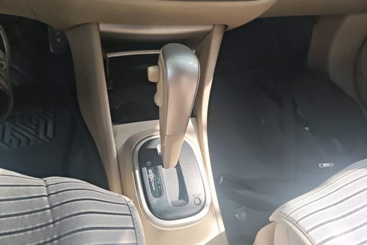 Used Nissan Sylphy 2016 Classic 1.6XE Automatic Comfort Edition Gear Lever