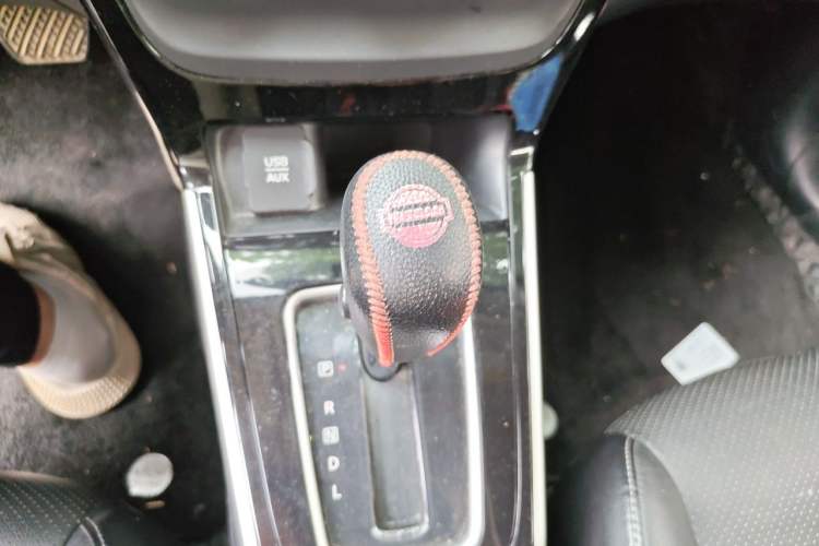 Used Nissan Sylphy 2016 1.6 XL CVT Deluxe Edition Gear Lever