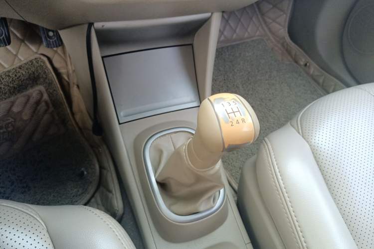 Used Nissan Sylphy 2016 Classic 1.6XE Manual Leading Edition Gear Lever