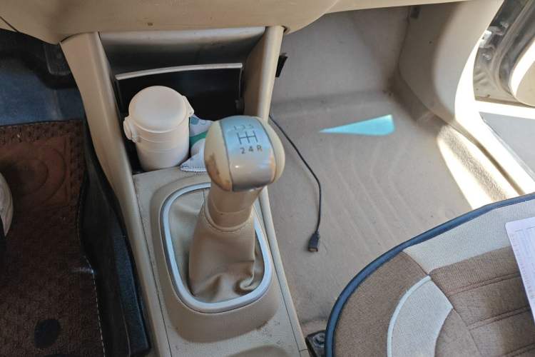 Used Nissan Sylphy 2016 Classic 1.6XE Manual Leading Edition Gear Lever