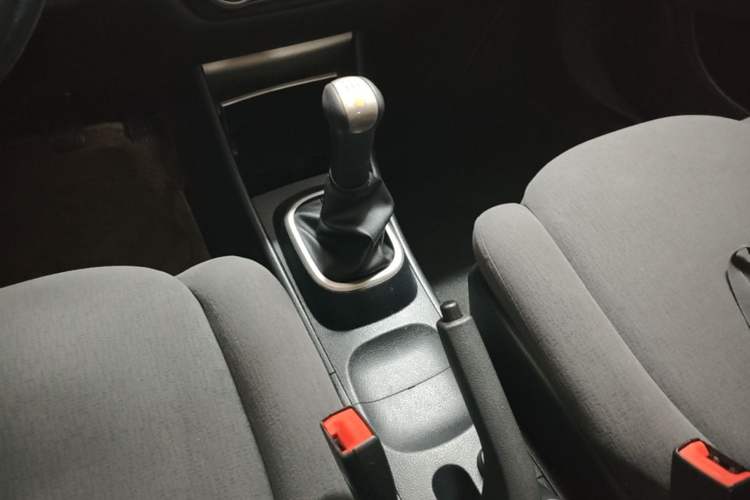 Used Nissan Sylphy 2016 Classic 1.6XE Manual Leading Edition Gear Lever
