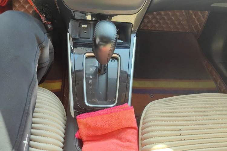 Used Nissan Sylphy 2016 1.6 XL CVT Luxury Edition Gear Lever