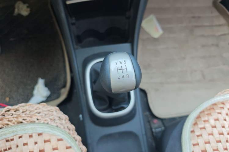 Used Nissan Sylphy 2016 Classic 1.6XL Manual Luxury Edition Gear Lever