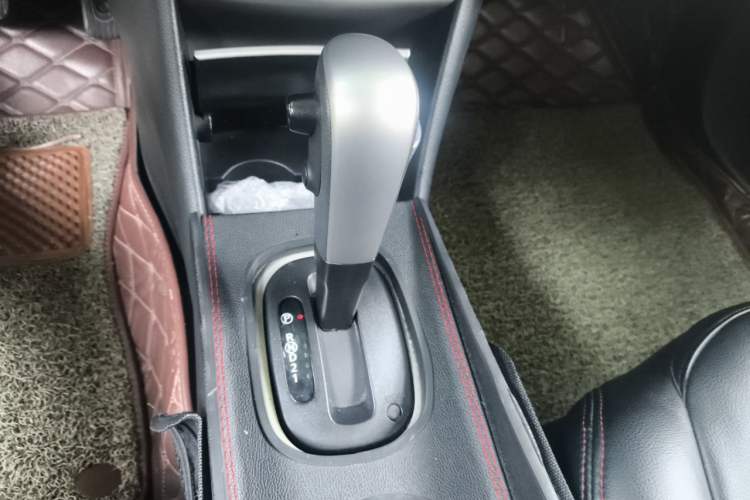 Used Nissan Sylphy 2016 Classic 1.6XE Automatic Comfort Edition Gear Lever