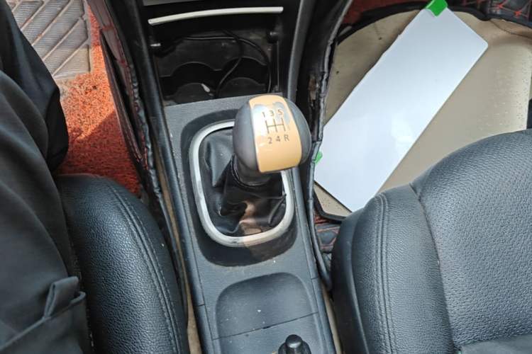 Used Nissan Sylphy 2016 Classic 1.6XE Manual Leading Edition Gear Lever