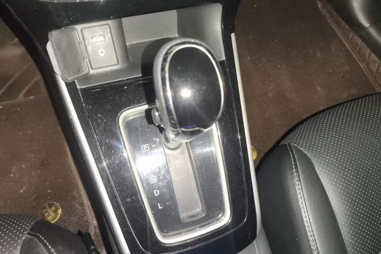 Used Nissan Sylphy 2016 1.6 XL CVT Deluxe Edition Gear Lever