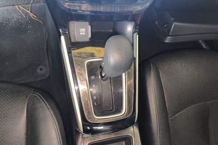 Used Nissan Sylphy 2016 1.6 XL CVT Deluxe Edition Gear Lever