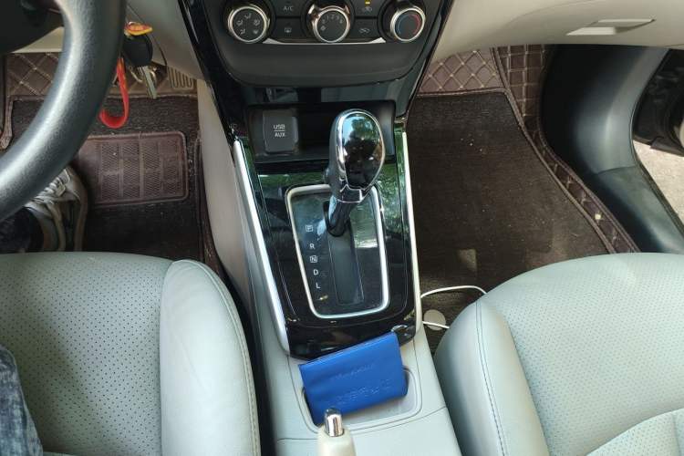 Used Nissan Sylphy 2016 1.6 XL CVT Luxury Edition Gear Lever