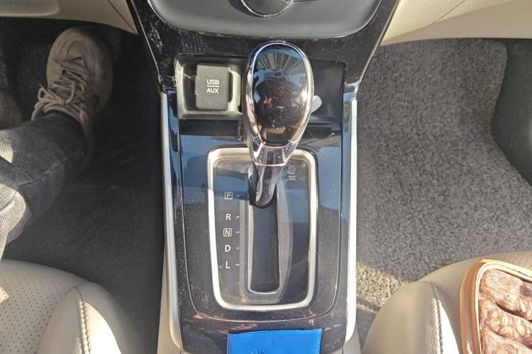 Used Nissan Sylphy 2016 1.8XL CVT Luxury Edition Gear Lever