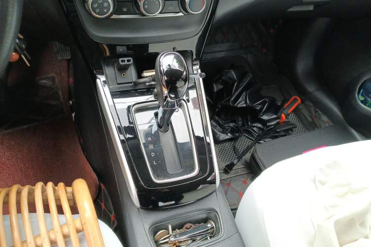 Used Nissan Sylphy 2016 1.6 XL CVT Luxury Edition Gear Lever