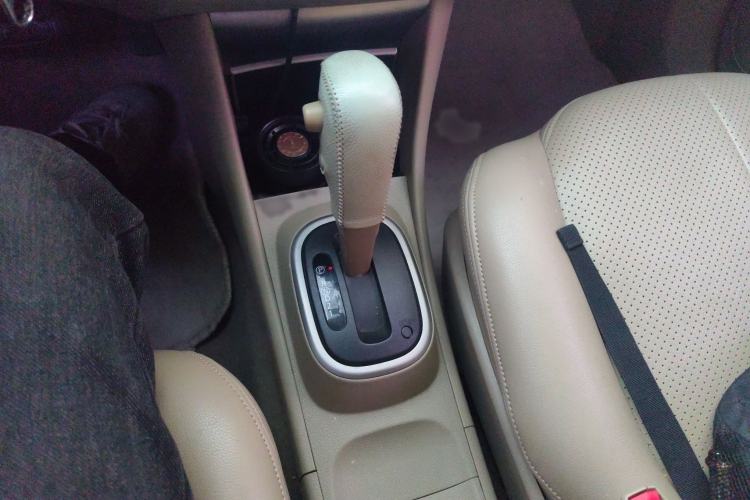 Used Nissan Sylphy 2016 Classic 1.6XE Automatic Leading Edition Gear Lever