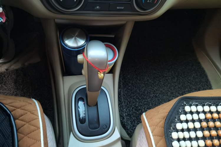 Used Nissan Sylphy 2016 Classic 1.6XE Automatic Comfort Edition Gear Lever