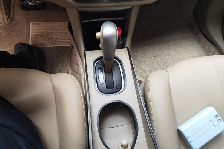 Used Nissan Sylphy 2016 Classic 1.6XE Automatic Leading Edition Gear Lever
