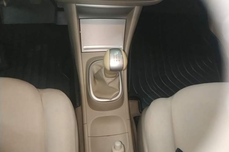 Used Nissan Sylphy 2016 Classic 1.6XE Manual Comfort Edition Gear Lever