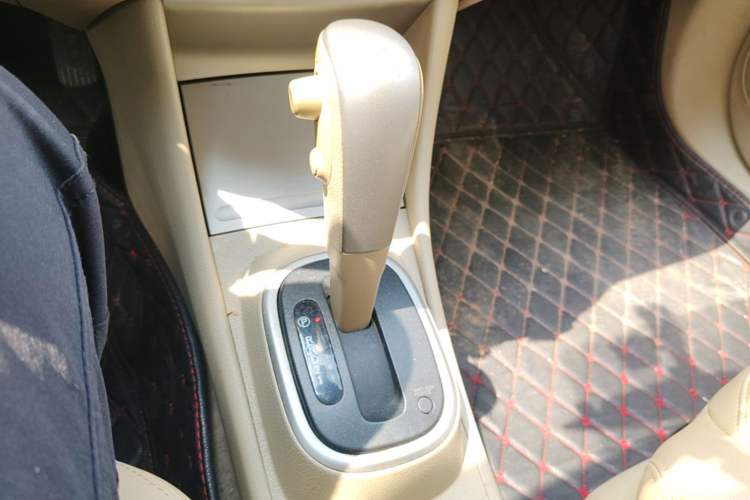 Used Nissan Sylphy 2016 Classic 1.6XE Automatic Comfort Edition Gear Lever