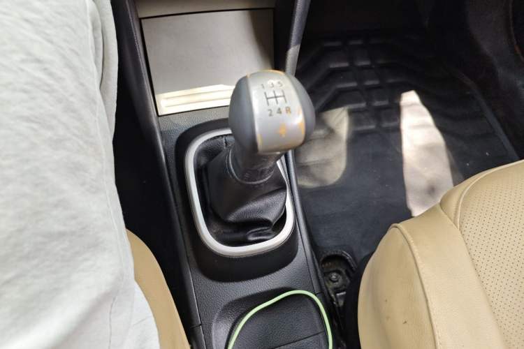 Used Nissan Sylphy 2016 Classic 1.6XE Manual Comfort Edition Gear Lever