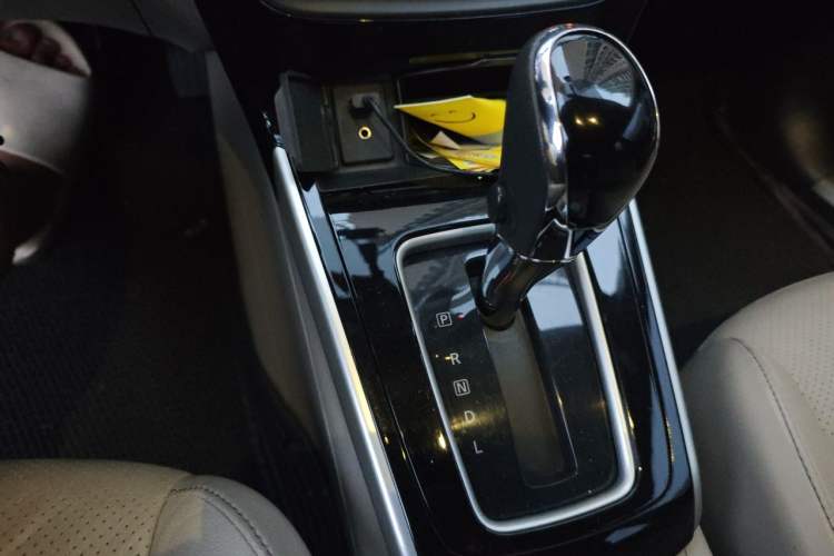 Used Nissan Sylphy 2016 1.8XV CVT Prestige Edition Gear Lever