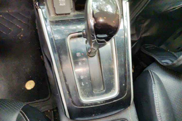 Used Nissan Sylphy 2016 1.6 XL CVT Luxury Edition Gear Lever