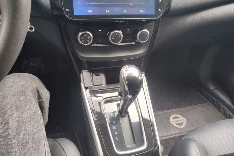 Used Nissan Sylphy 2016 1.6 XL CVT Luxury Edition Gear Lever
