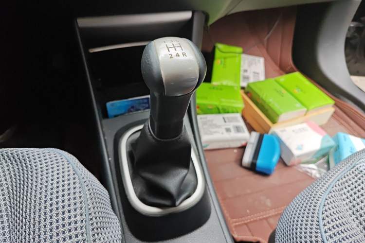 Used Nissan Sylphy 2016 Classic 1.6XE Manual Leading Edition Gear Lever