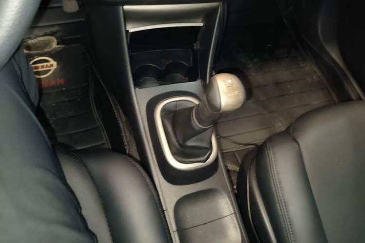 Used Nissan Sylphy 2016 Classic 1.6XE Manual Leading Edition Gear Lever
