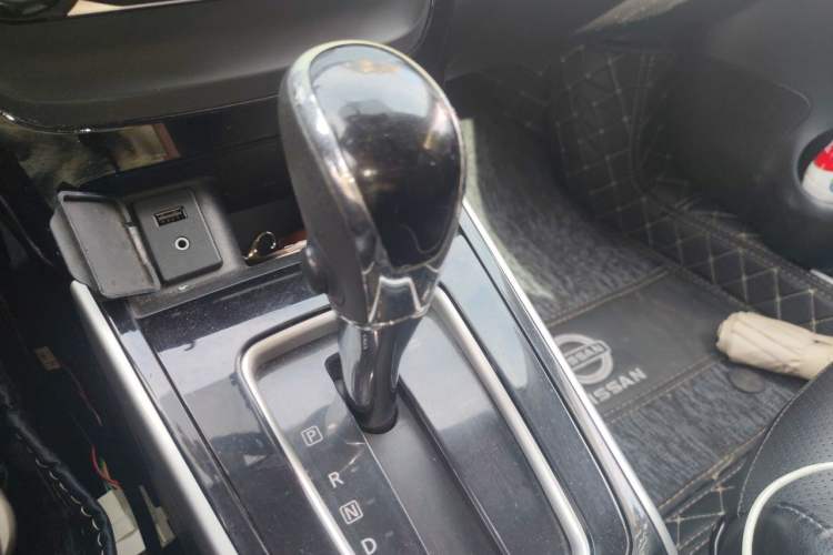 Used Nissan Sylphy 2016 1.6 XL CVT Luxury Edition Gear Lever