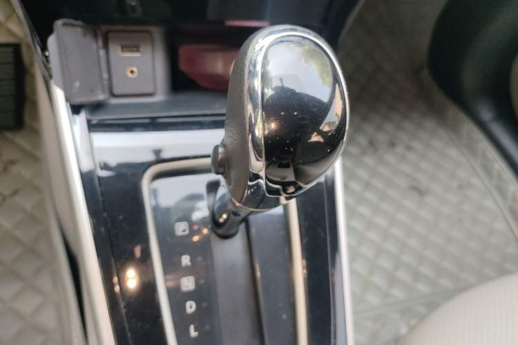 Used Nissan Sylphy 2016 1.6 XL CVT Luxury Edition Gear Lever