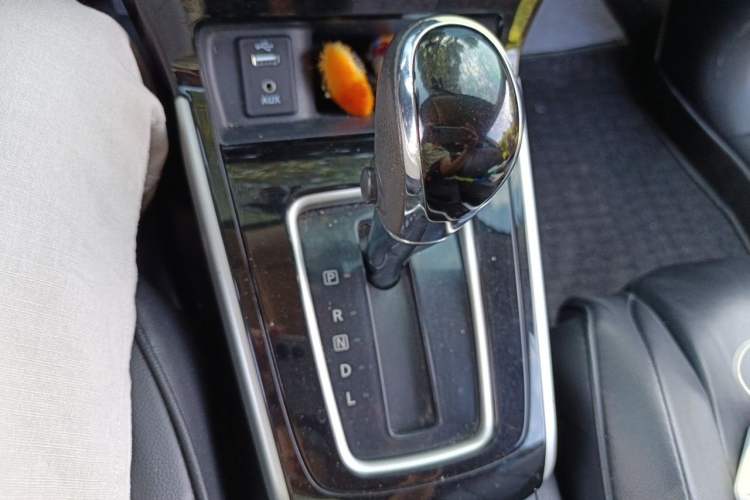 Used Nissan Sylphy 2016 1.6 XL CVT Luxury Edition Gear Lever