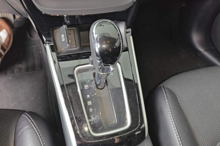 Used Nissan Sylphy 2016 1.6 XL CVT Luxury Edition Gear Lever