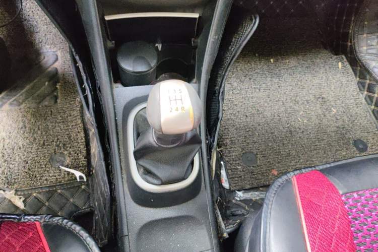 Used Nissan Sylphy 2016 Classic 1.6XE Manual Comfort Edition Gear Lever