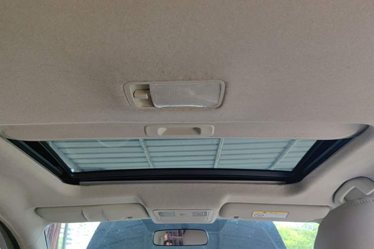 Used Nissan Sylphy 2016 Classic 1.6XE Manual Leading Edition Headliner