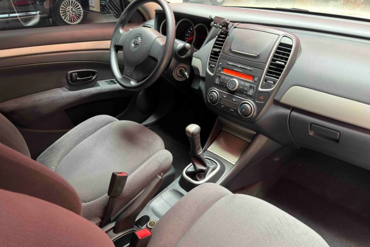 Used Nissan Sylphy 2016 Classic 1.6XE Manual Comfort Edition Interior 1
