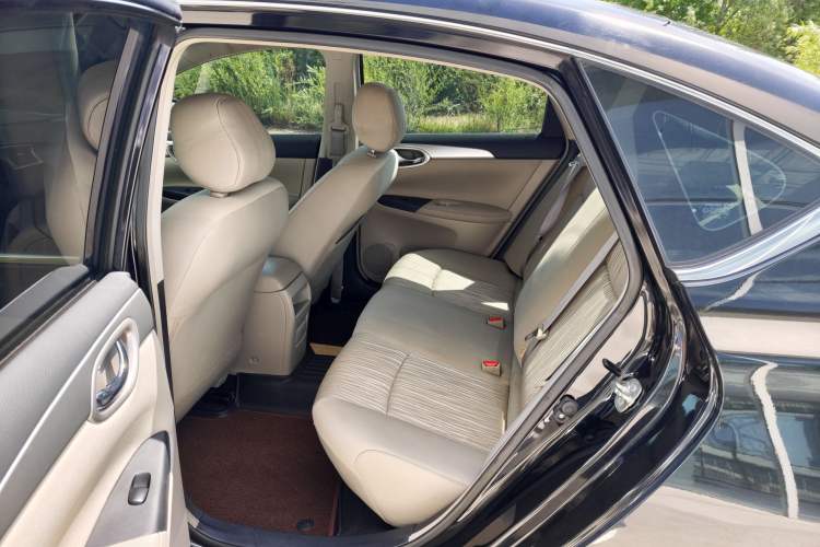 Used Nissan Sylphy 2016 1.6XE CVT Comfort Edition Interior 3