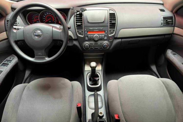 Used Nissan Sylphy 2016 Classic 1.6XE Manual Comfort Edition Interior 3