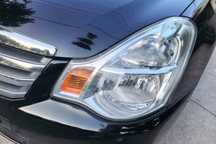 Used Nissan Sylphy 2016 Classic 1.6XE Manual Comfort Edition Left Front Headlight