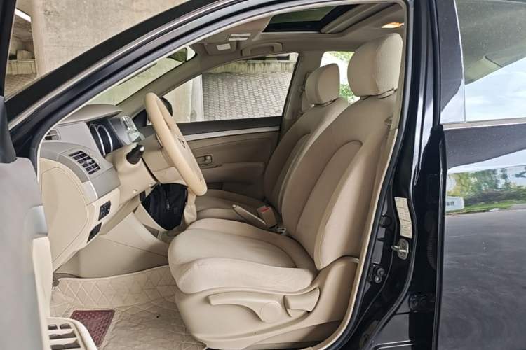 Used Nissan Sylphy 2016 Classic 1.6XE Manual Leading Edition Left Front Seat