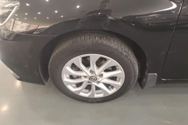Used Nissan Sylphy 2016 1.6 XL Manual Luxury Edition Left Front Wheel Hub